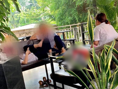 Xôn xao clip 2 nữ sinh lớp 10 đến trường uy hiếp, xử bạn vì… thích là đánh!-4