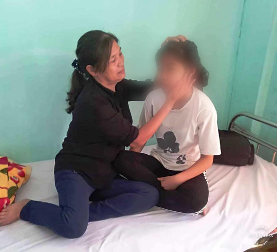 Xôn xao clip 2 nữ sinh lớp 10 đến trường uy hiếp, xử bạn vì… thích là đánh!-2