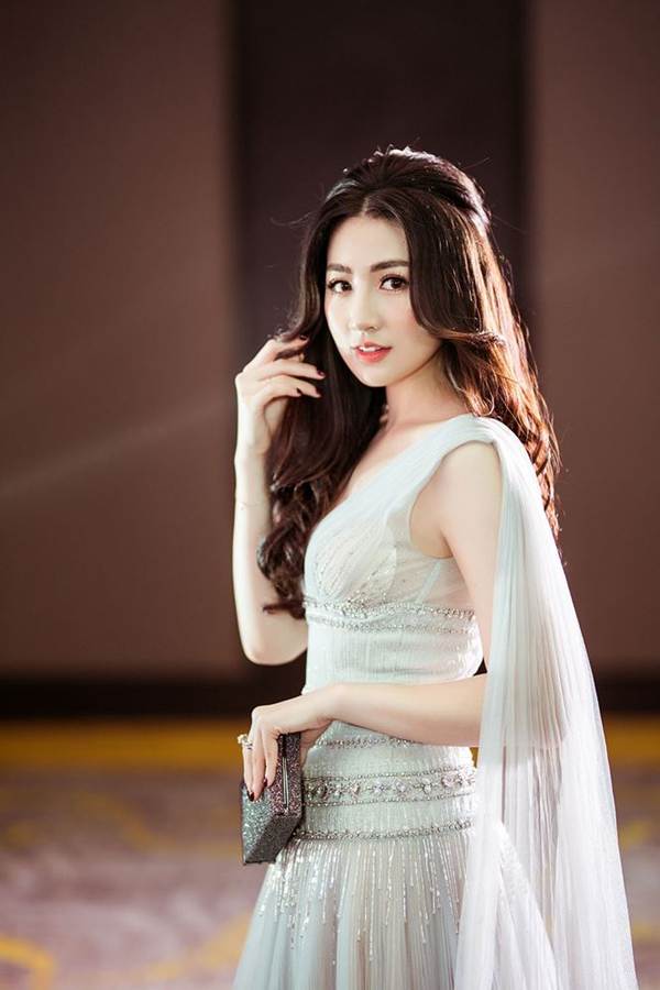 Á hậu Tú Anh chăm chỉ tái xuất sau khi sinh con, nhan sắc ngày càng hút hồn-3