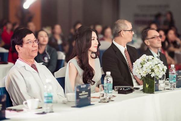 Á hậu Tú Anh chăm chỉ tái xuất sau khi sinh con, nhan sắc ngày càng hút hồn-8