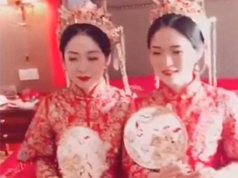 Tổ chức đám cưới cùng ngày, chị em cô dâu
