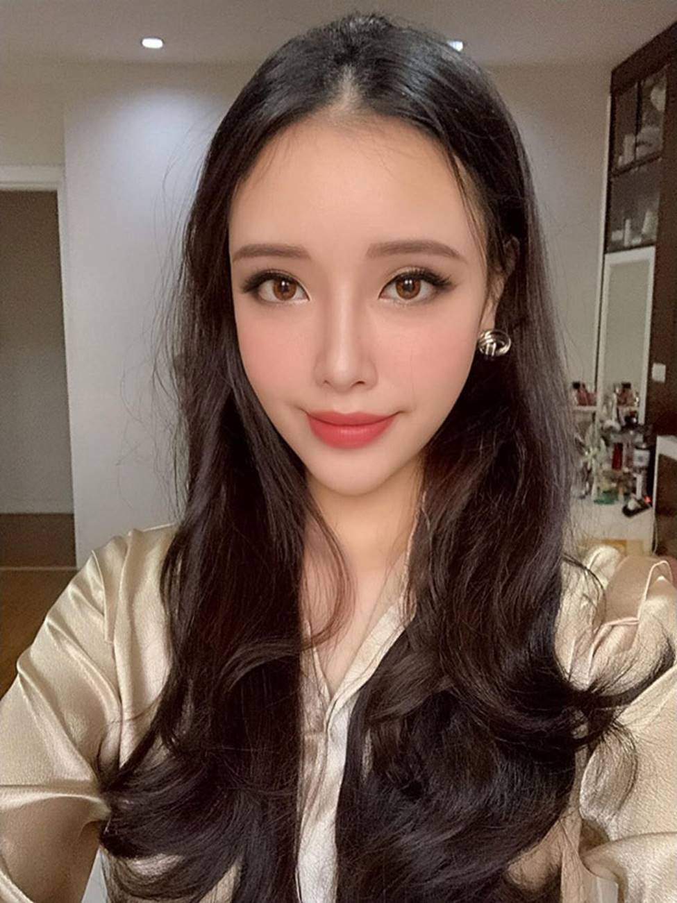 Em gái Mai Phương Thúy có da như ngọc, dáng nuột không thua hoa hậu nào dù lười-6