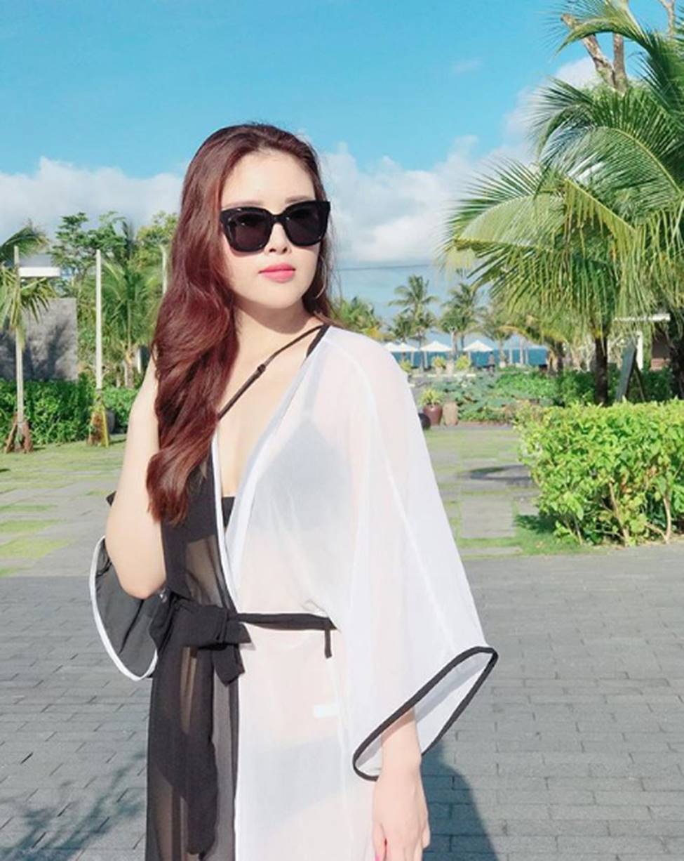 Em gái Mai Phương Thúy có da như ngọc, dáng nuột không thua hoa hậu nào dù lười-10