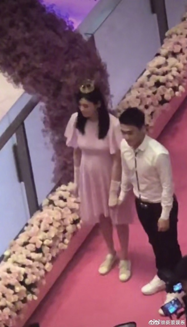 Màn cầu hôn của thiếu gia tỷ đô: Hộp và nhẫn kim cương đặc biệt khủng, biểu cảm lấy được vợ gây bão mạng-2