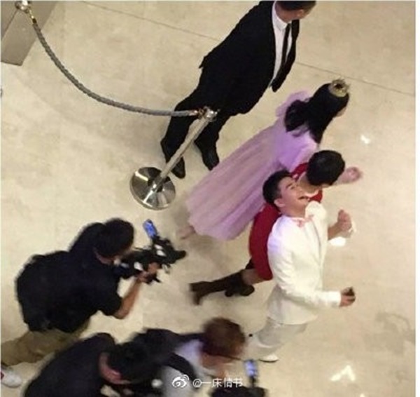 Màn cầu hôn của thiếu gia tỷ đô: Hộp và nhẫn kim cương đặc biệt khủng, biểu cảm lấy được vợ gây bão mạng-5