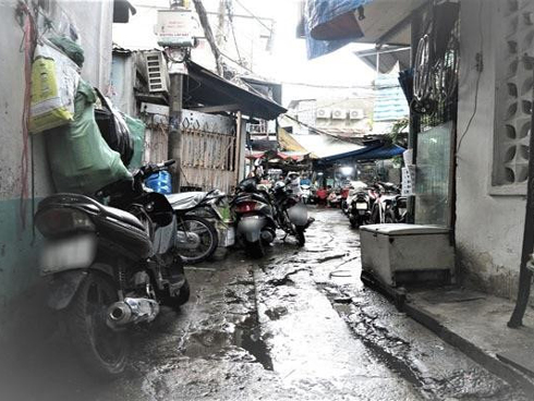 Đợi chồng ngủ say, vợ lấy nước sôi xối lên người-1