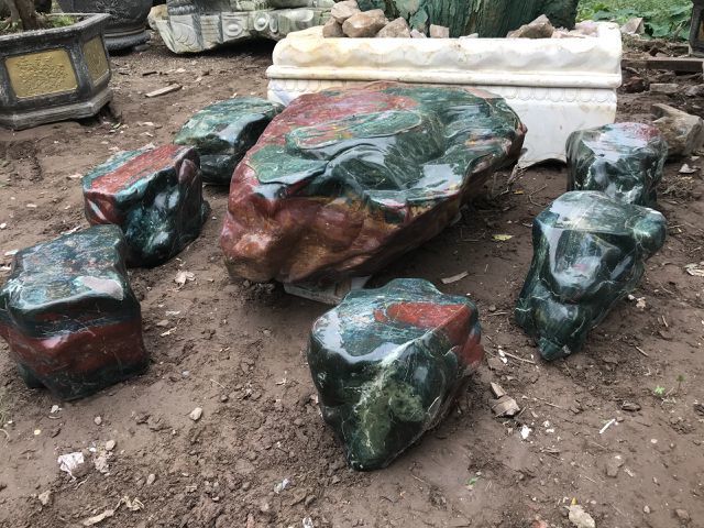 Bộ bàn ghế và tảng đá mã não xanh giá tiền tỷ đại gia mới dám chơi-1