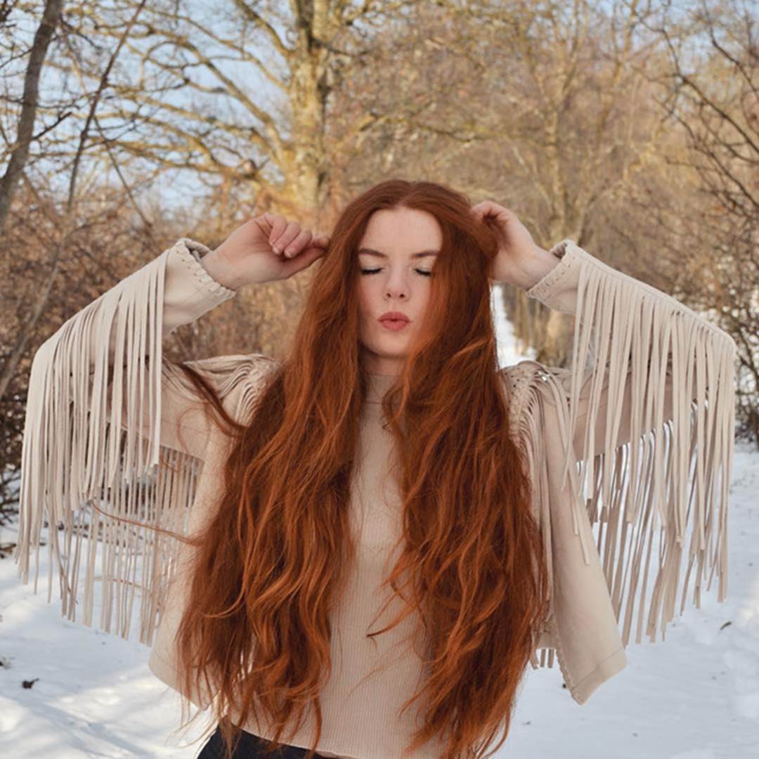 9X được chú ý nhờ sở hữu mái tóc đỏ tự nhiên ít người có-1