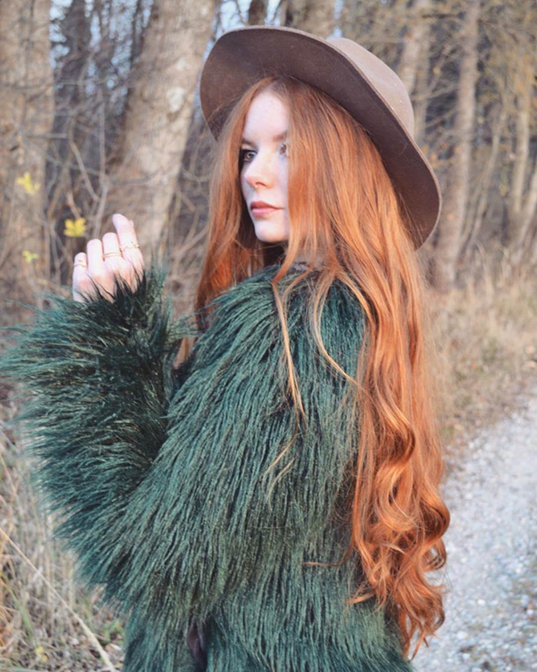 9X được chú ý nhờ sở hữu mái tóc đỏ tự nhiên ít người có-3