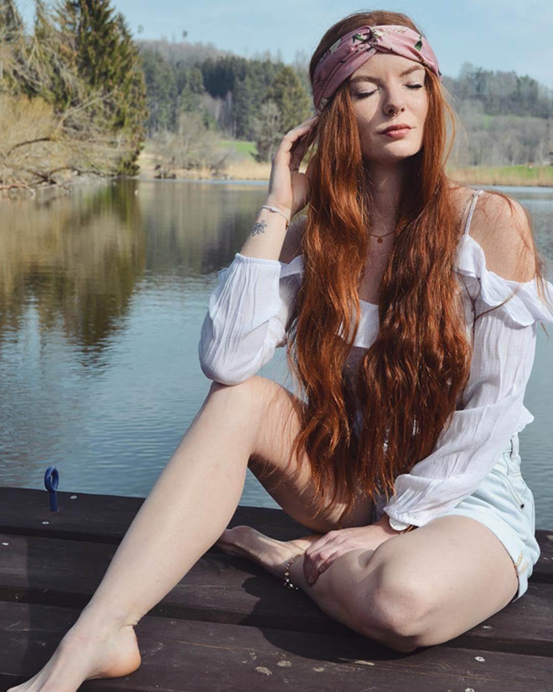 9X được chú ý nhờ sở hữu mái tóc đỏ tự nhiên ít người có-6