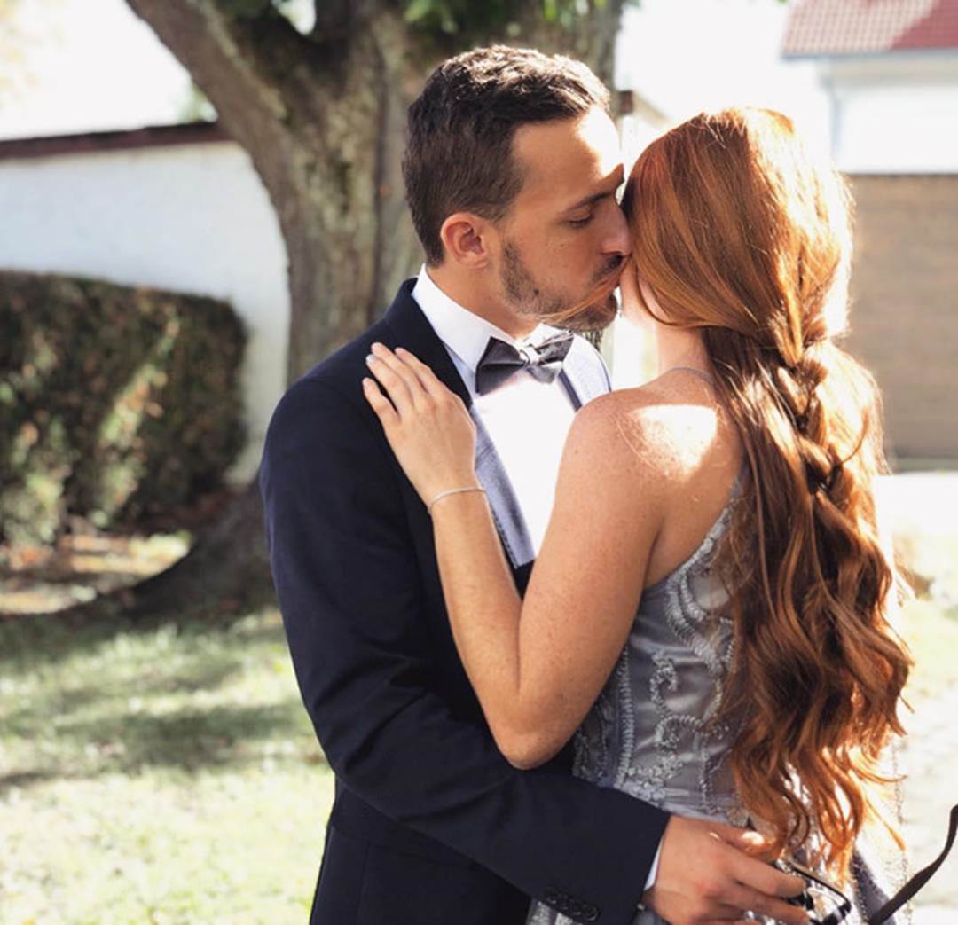 9X được chú ý nhờ sở hữu mái tóc đỏ tự nhiên ít người có-9