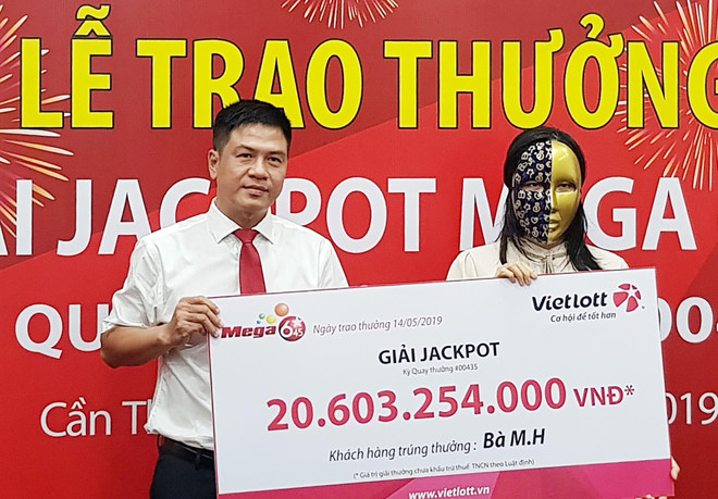 Gia đình kinh doanh mỹ phẩm ở miền Tây 4 lần trúng số độc đắc-1