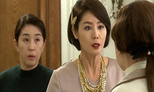 Khẽ cái là lại dẫn vợ về nhà ngoại để trao dạy dỗ lại, ngờ đâu một ngày bố vợ vùng lên khiến rể quý sa sẩm mặt mày-2