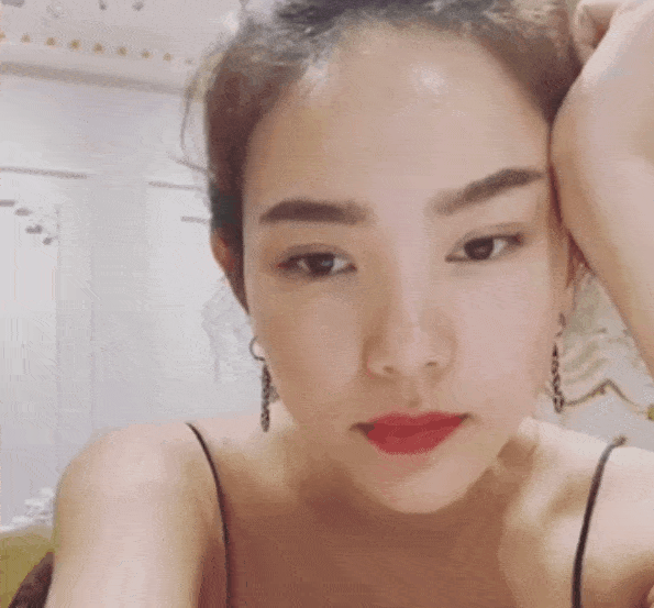 Hơn nửa năm trước gây bão với loạt khoảnh khắc cằm chìa nhọn hoắt, liệu có ai tò mò Minh Hằng của hiện tại thế nào rồi không?