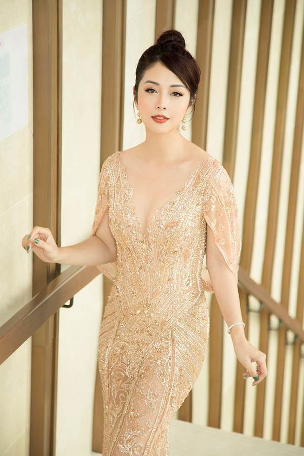 Jennifer Phạm gợi cảm trở lại làm MC sau tai nạn ngất xỉu phải nhập viện-3