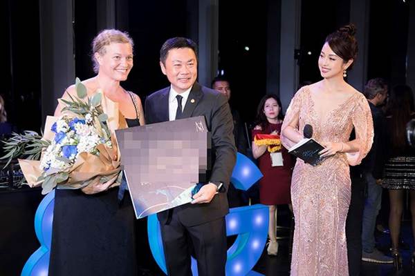 Jennifer Phạm gợi cảm trở lại làm MC sau tai nạn ngất xỉu phải nhập viện-10