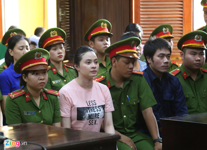 Văn Kính Dương cười tươi khi tòa trả hồ sơ, xem xét tội danh Ngọc Miu-1