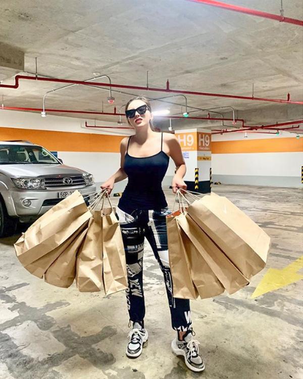 Vừa đáp trả vụ bắp tay như lực sĩ, Kỳ Duyên lại lộ ảnh đời thực mũm mĩm-6