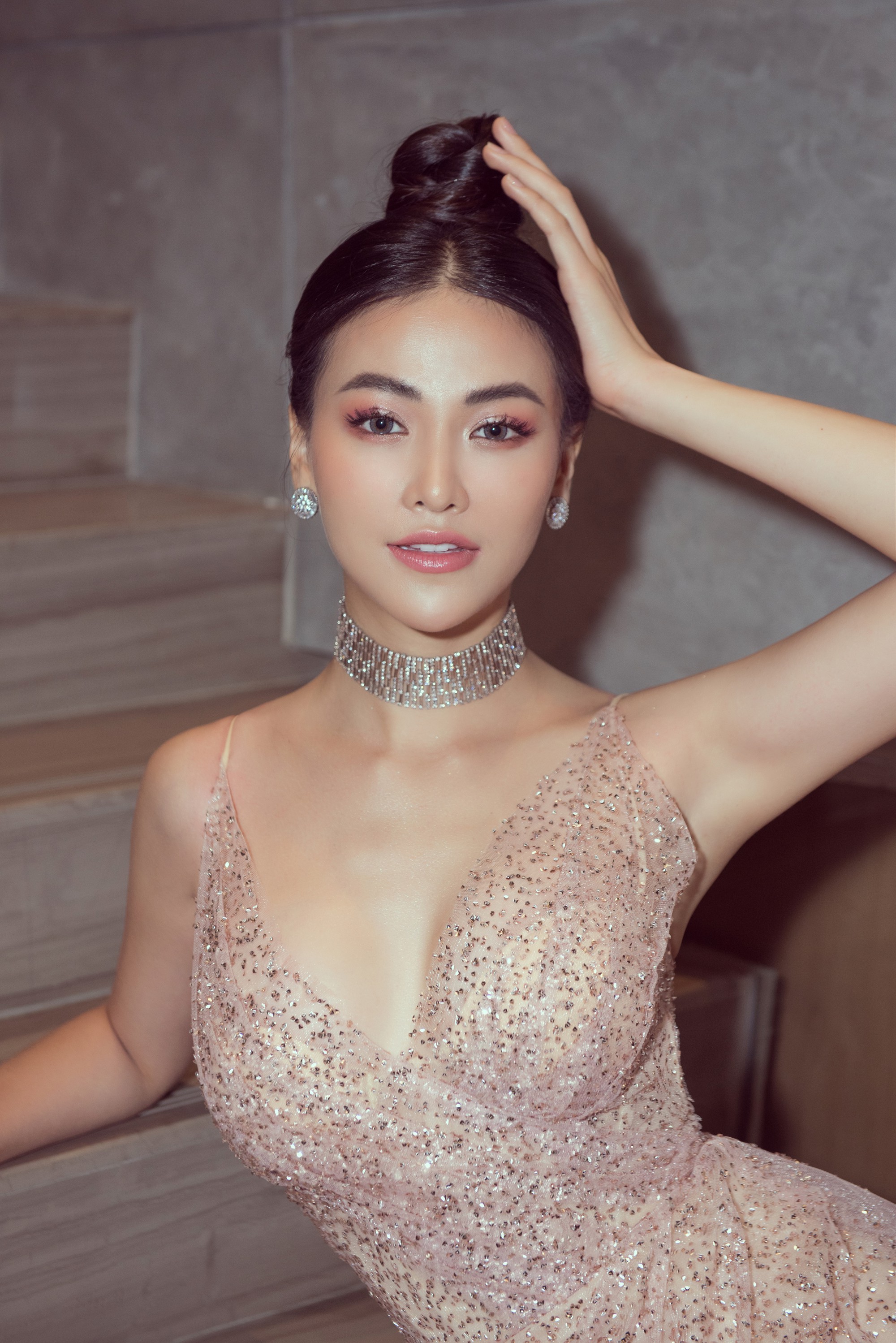 Hoa hậu và chuyện cánh tay to, bụng sồ sề khi chưa photoshop: Đâu phải nữ thần để đòi hỏi đẹp hoàn hảo 100%-2