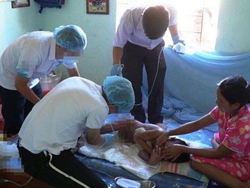 Vụ bác sĩ năn nỉ bố mẹ cứu bé 9 tuổi bị phỏng: Gian nan đưa bé lại bệnh viện
