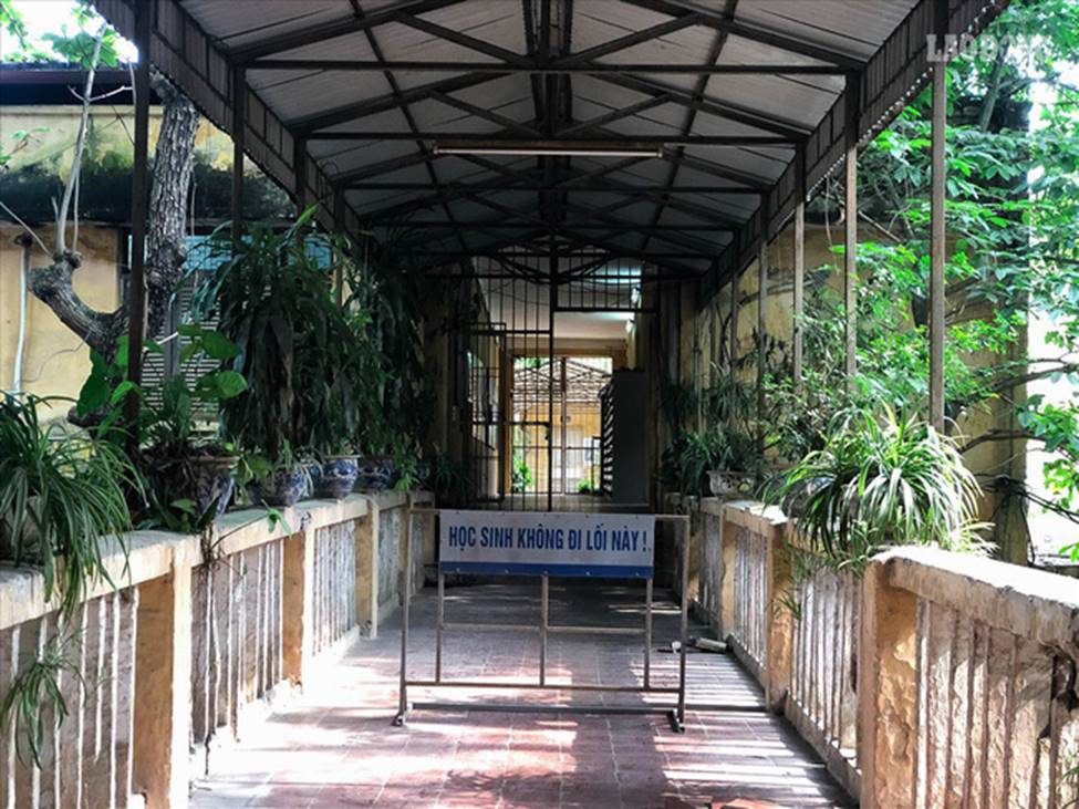 Trường THPT giữa thủ đô nứt lớn, xuống cấp: Thầy trò run rẩy dạy học-7