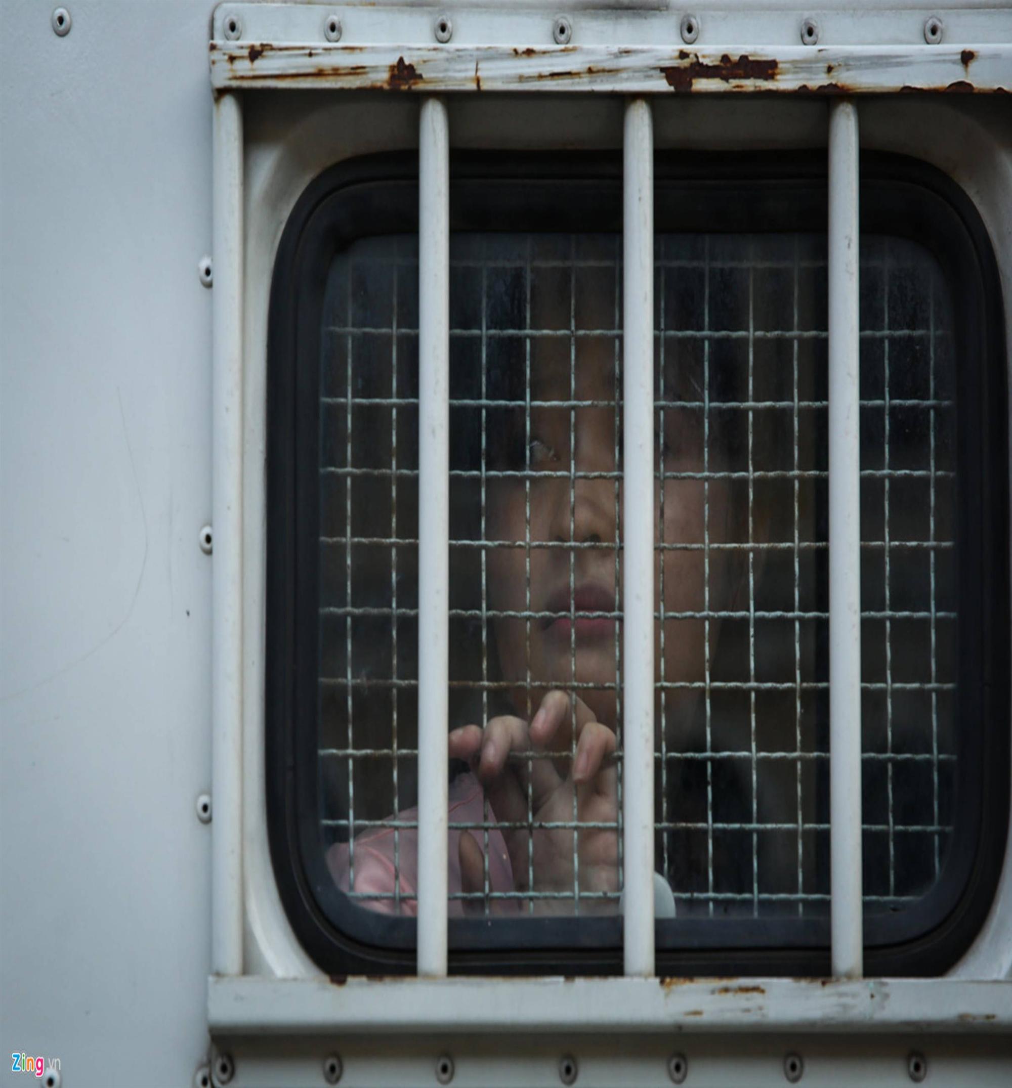 Nước mắt, nụ cười trong phiên xử Ngọc Miu, Văn Kính Dương-13