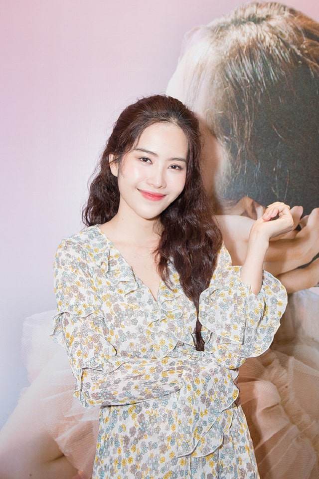 Chán đầu bù tóc rối, Nam Em quyết định tân trang lại mái tóc với màu bạch kim rực rỡ-5