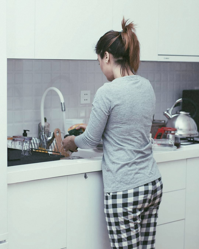 Chạnh lòng với dòng tâm sự cha già gửi con gái lấy chồng xa: Cha xin lỗi vì đã dạy con làm ô-sin cho chồng!-1