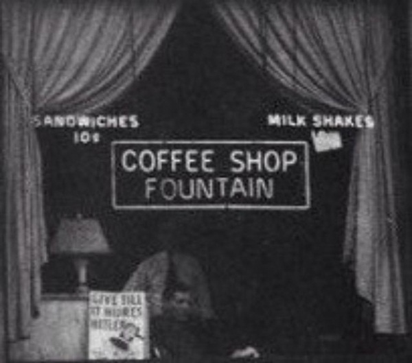 Đi trên đường phố, anh phóng viên vô tình chụp bức ảnh gây sốc ghi lại khoảnh khắc cô gái gieo mình tự tử, đến nay vẫn là một bí ẩn không lời giải đáp-4