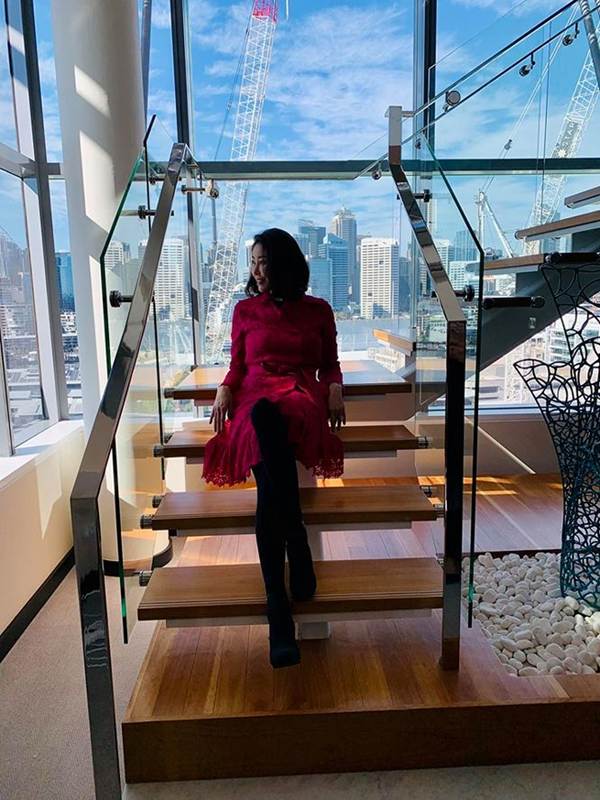 HHen Niê mặc lại váy dạ hội gây bão ở Miss Universe trong tiệc sinh nhật sớm-6