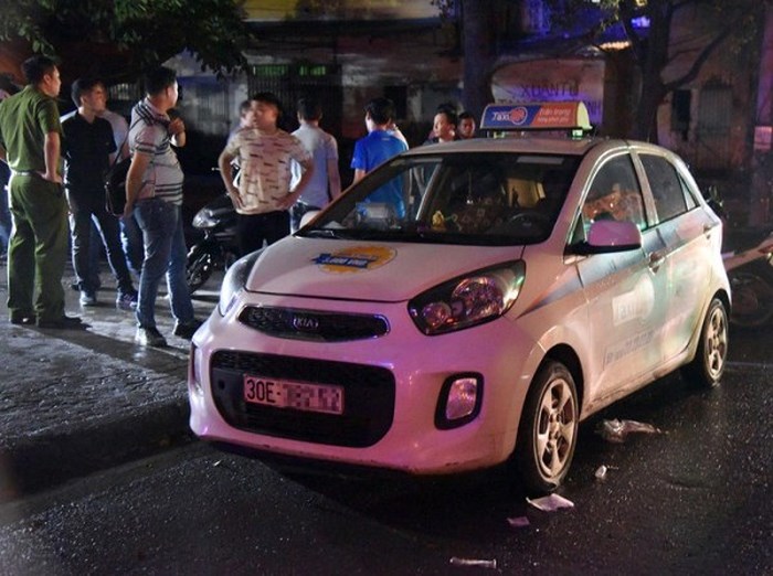 Hé lộ nguyên nhân nữ tài xế taxi bị đâm trọng thương gần khu Đền Lừ-1