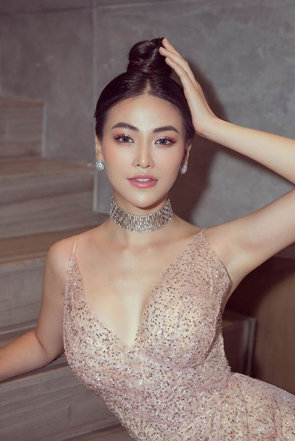 HHen Niê mặc lại váy dạ hội gây bão ở Miss Universe trong tiệc sinh nhật sớm-13