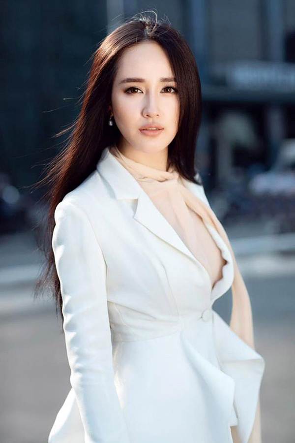 HHen Niê mặc lại váy dạ hội gây bão ở Miss Universe trong tiệc sinh nhật sớm-16