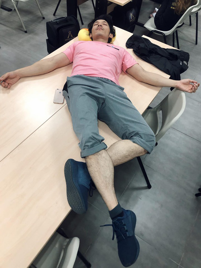 Running Man: Thánh chơi dơ BB Trần tung ảnh dìm hàng” Trấn Thành, Jun Phạm, Lan Ngọc vạ vật ngủ mà ai cũng bật cười-6