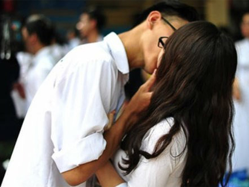 Mẹ là giáo viên giỏi nhưng không ngăn được con gái quan hệ tình dục với nam sinh cùng trường và tự tử ở tuổi 15-3