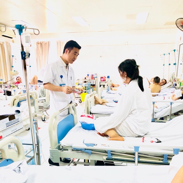 Cứu sống bệnh nhân nữ bị lột toàn bộ sàn miệng, lưỡi bị đứt ngang gốc xuyên vào hạ họng-1