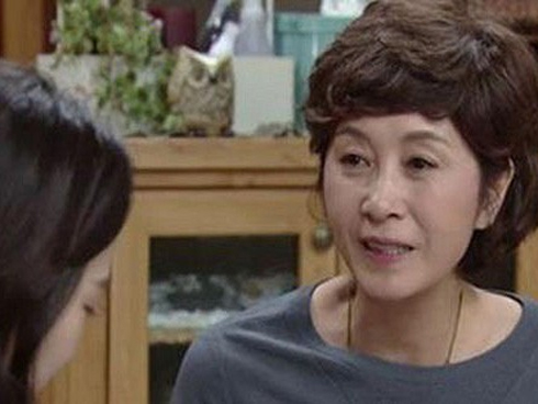 Ập vào nhà nghỉ bắt quả tang con dâu, mẹ chồng đỏ mặt ra về khi thấy kẻ thứ 3-3