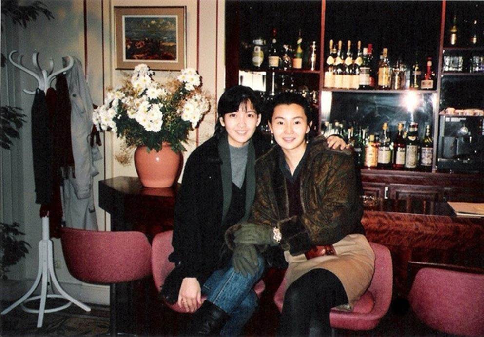 Châu Huệ Mẫn chia sẻ ảnh hiếm chụp cùng Trương Vệ Kiện, Châu Tinh Trì-1