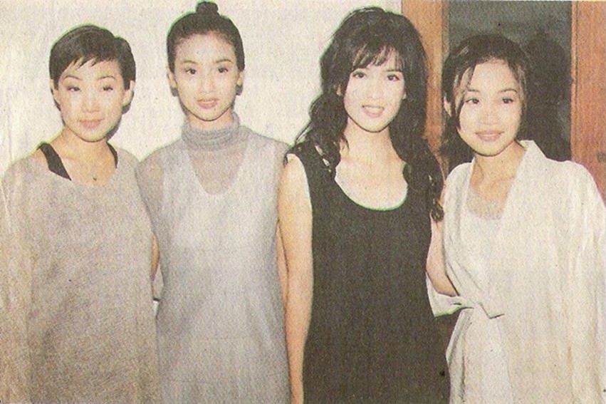 Châu Huệ Mẫn chia sẻ ảnh hiếm chụp cùng Trương Vệ Kiện, Châu Tinh Trì-12