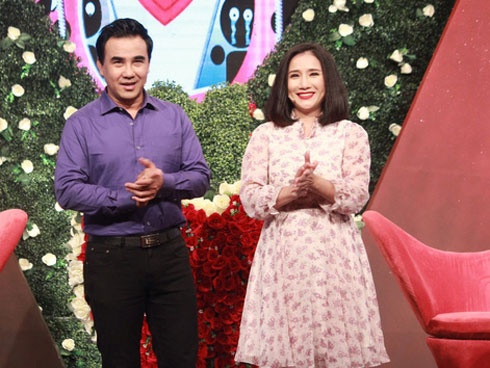 Nữ MC bị ném đá trong chương trình dẫn chung với Quyền Linh là ai?-3