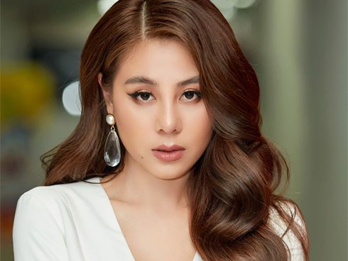 Nữ MC bị 'ném đá' trong chương trình dẫn chung với Quyền Linh là ai?