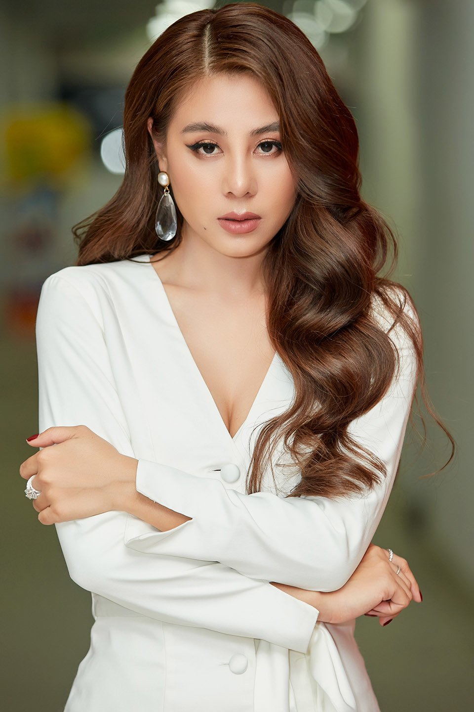 Nữ MC bị ném đá trong chương trình dẫn chung với Quyền Linh là ai?-2