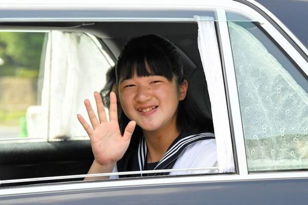 Công chúa cô đơn nhất thế giới giữa lựa chọn thân phận hoàng gia hay từ bỏ vị thế để có tình yêu đời mình-1