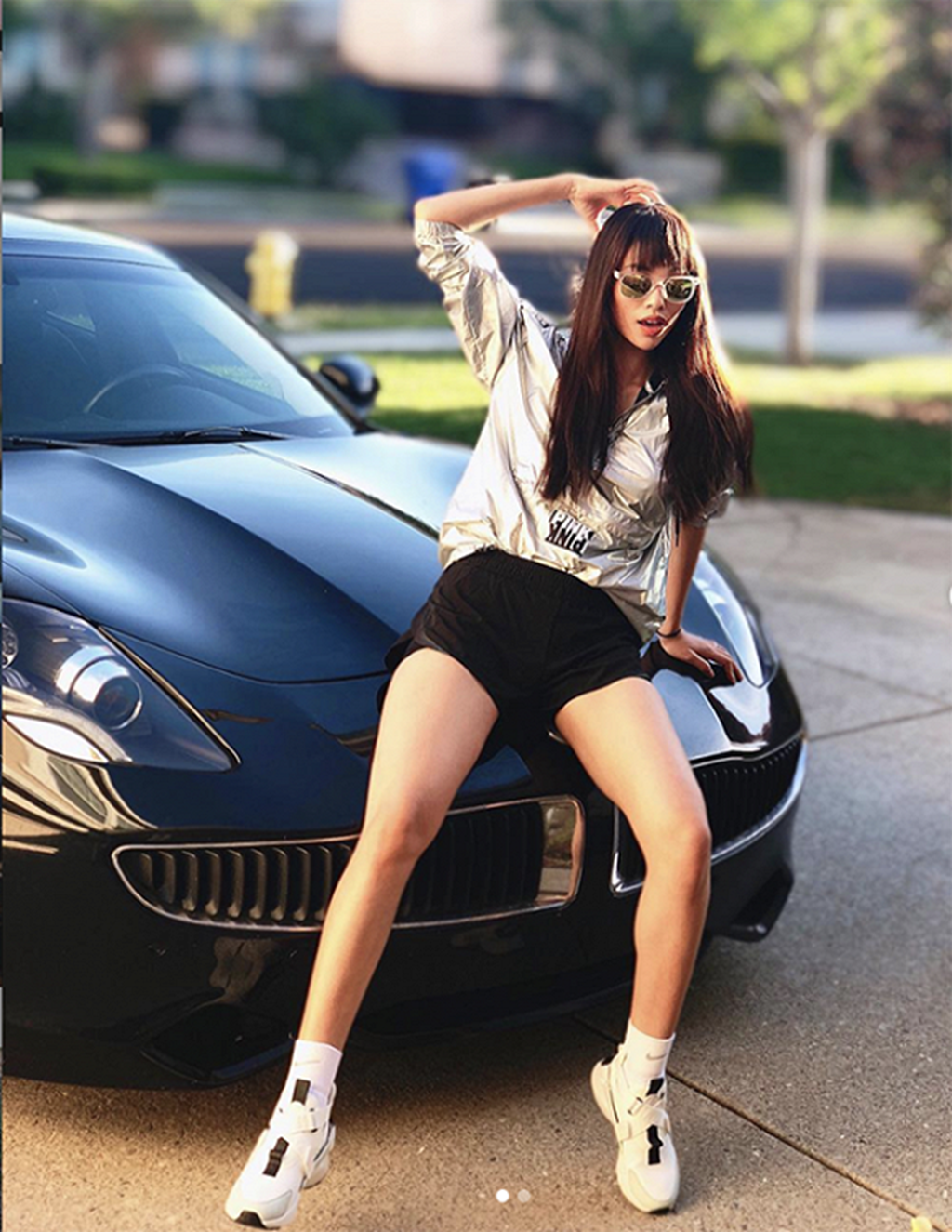 Hình ảnh Phạm Hương mặc áo phanh ngực, không nội y lại gây xôn xao-8