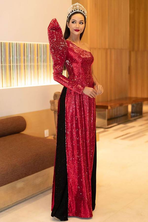 HHen Niê bất ngờ để tóc dài, đội vương miện để chiều lòng fans-3