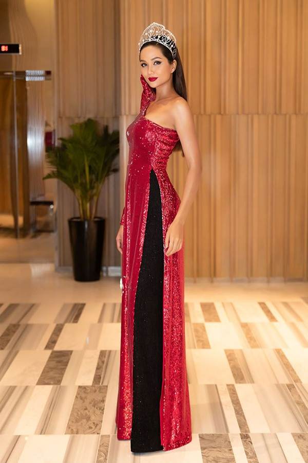 HHen Niê bất ngờ để tóc dài, đội vương miện để chiều lòng fans-7