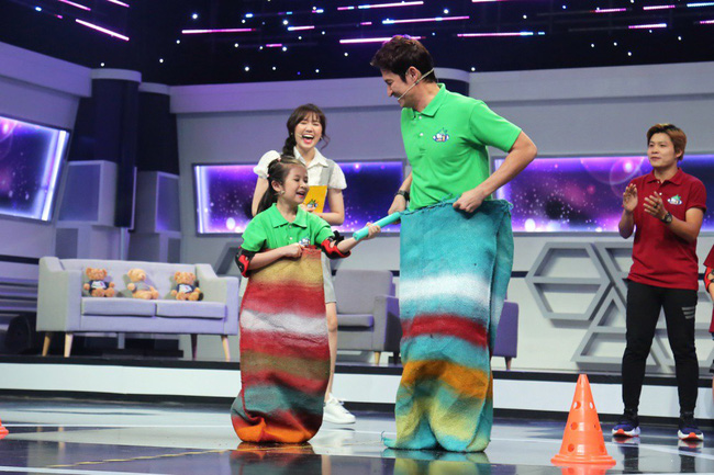 Huy Khánh lên tiếng khi con gái bất ngờ bị dân mạng chỉ trích hỗn hào, cãi tay đôi với người lớn-5