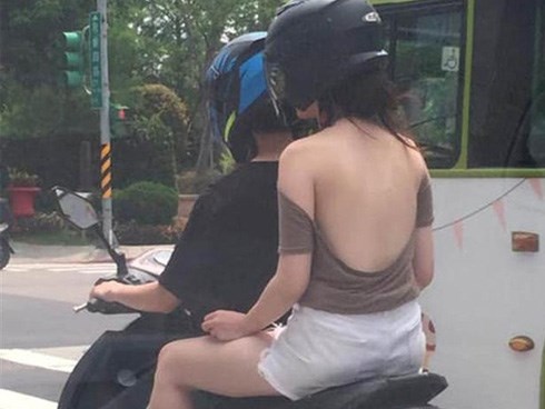 Giữa trời nắng nóng, cô gái ra đường với chiếc áo 'hững hờ' khiến ai cũng choáng váng