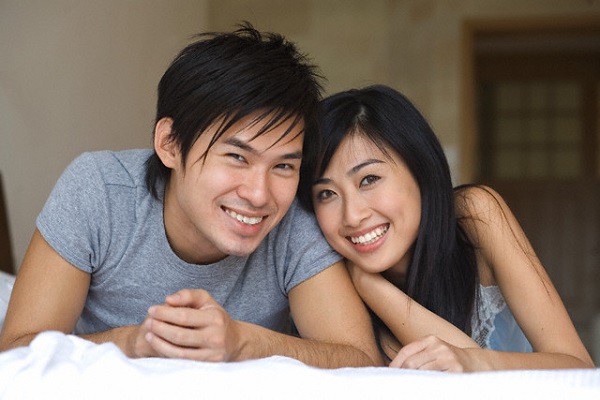 Ngày sinh nhật chồng, tôi ngơ ngác khi chồng và sếp phô bày âu yếm thân mật, hỏi thì anh thú nhận hết thảy khiến tôi sửng sốt-1