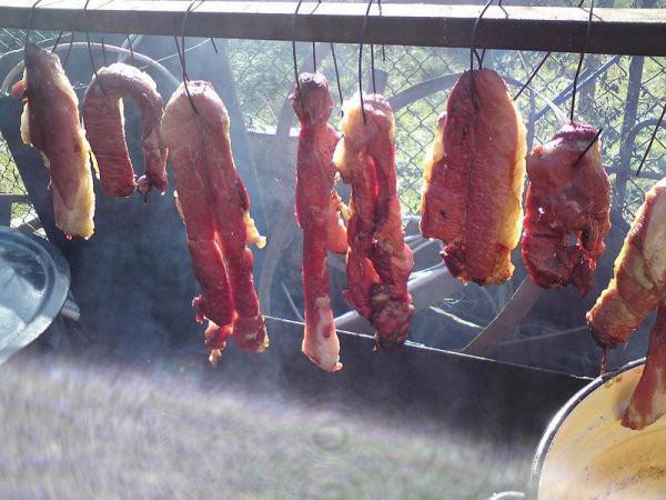 Đặc sản thịt thối lúc nhúc giòi ở Sơn La: Giòi càng nhiều món càng được khen ngon, lễ Tết đám cưới nhà nào cũng nấu-2
